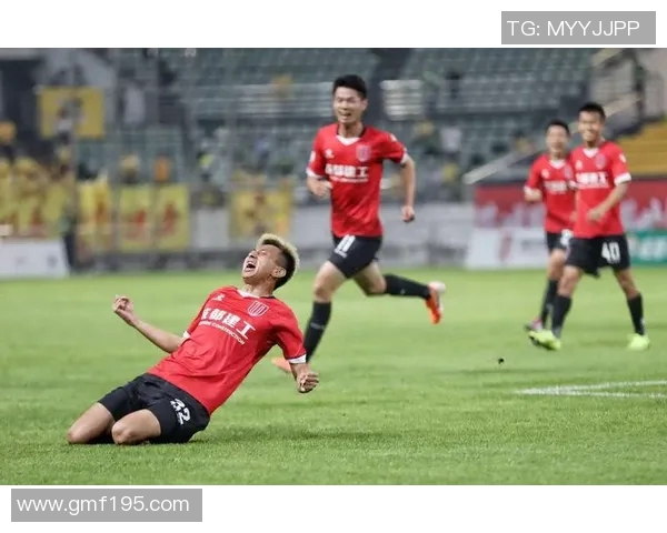 足球奴的心声与梦想在绿茵场上交织的热血人生